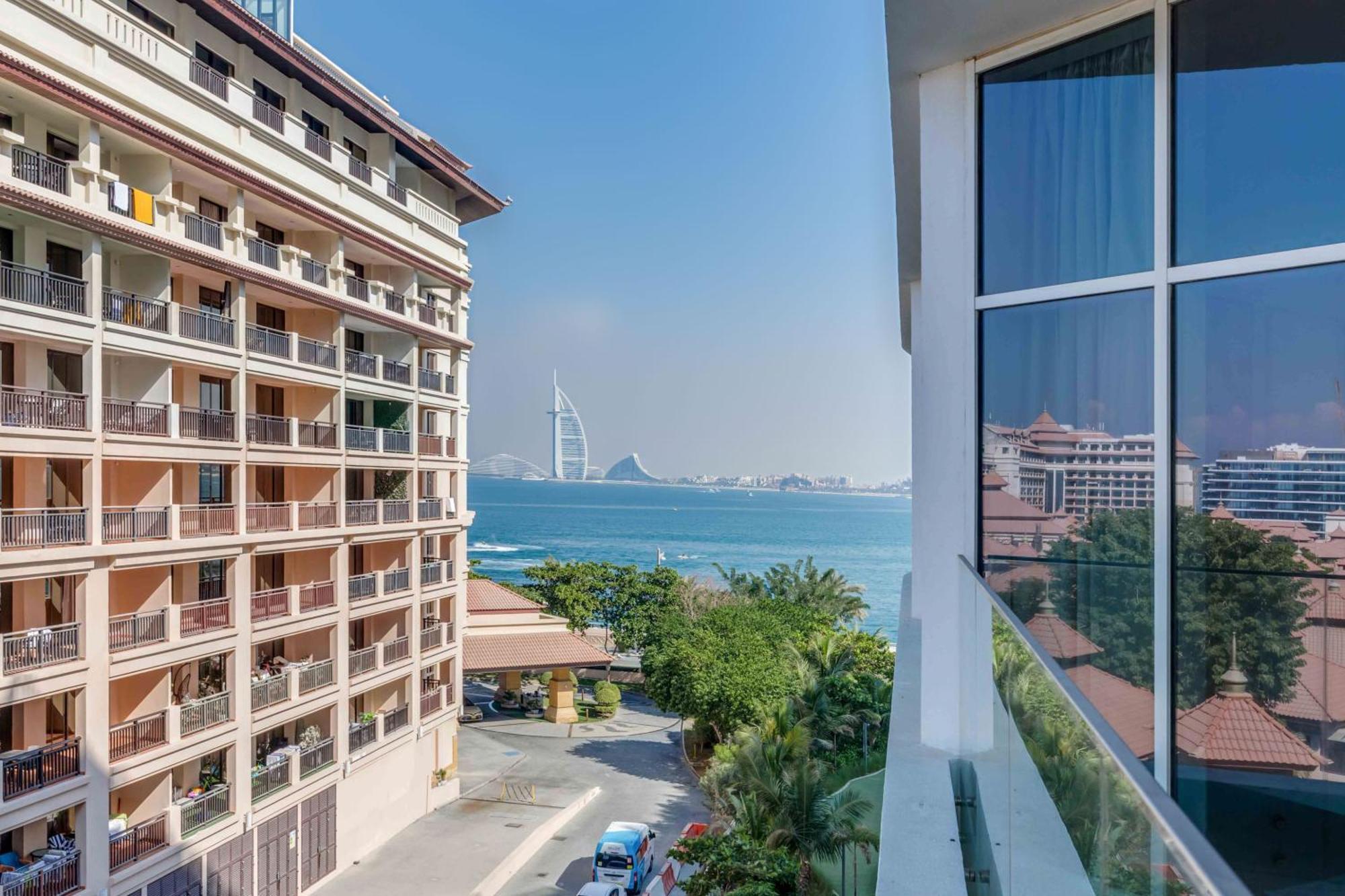 Luxury Azizi Mina Beachfront Apartments Dubai Dış mekan fotoğraf