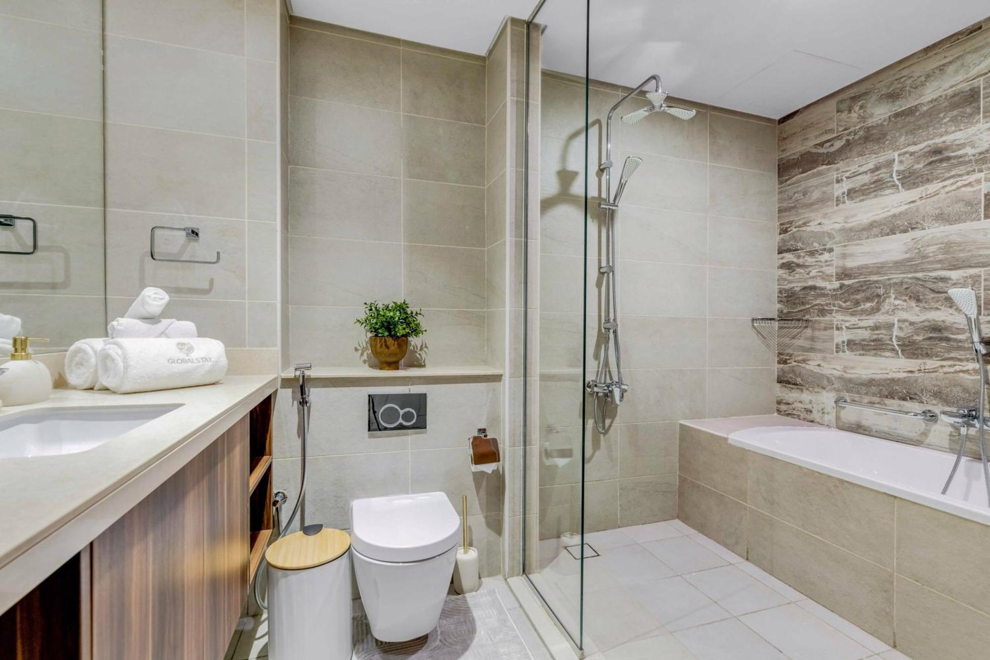 Luxury Azizi Mina Beachfront Apartments Dubai Dış mekan fotoğraf